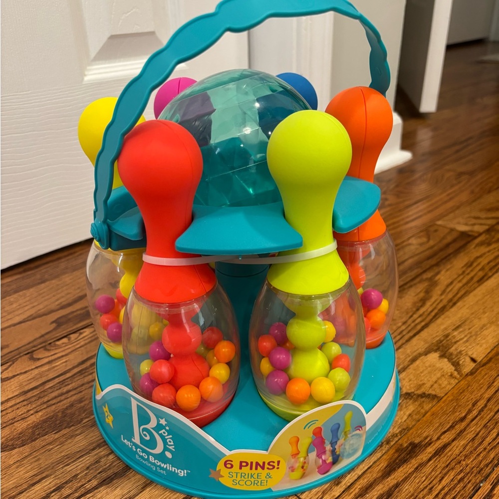 Brand new in packaging bowling set! Ages 2+